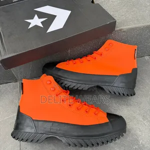 Photo - Converse Chuck Taylor All Star Lugged Winter 2.0 Trainers
