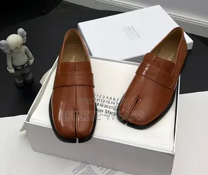 Photo - Maison Margiela Tabi Loafers “Brown