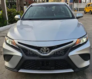 Toyota Camry SE FWD (2.5L 4cyl 8AM) 2018 Silver