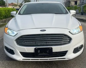 Photo - Ford Fusion SE AWD 2016 White