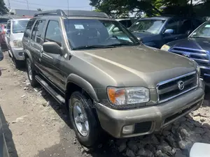 Photo - Nissan Pathfinder SE AWD SUV (3.5L 6cyl 5M) 2002 Gray
