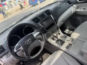 Toyota Highlander 3.5L 4WD 2013 Silver