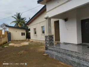 4bdrm Block of Flats in Aka Road By Owut Uta, Uyo for sale