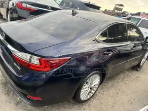 Lexus ES 2016 Blue
