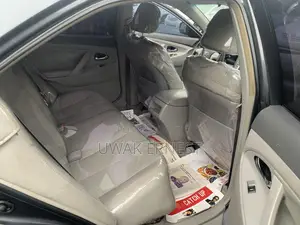 Toyota Camry LE 4dr Sedan (2.5L 4cyl 6A) 2011 Gray