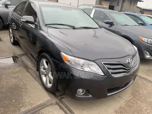 Toyota Camry LE 4dr Sedan (2.5L 4cyl 6A) 2011 Gray