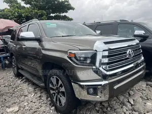 Toyota Sequoia Platinum 4dr SUV 4WD (5.7L 8cyl 6A) 2016 Brown