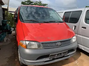 Toyota HiAce 2002 Red
