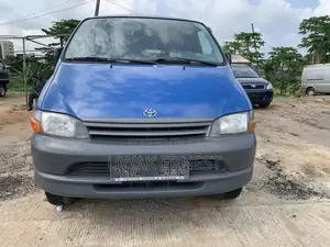 Toyota HiAce 2004 Blue