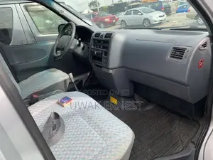 Toyota HiAce 2005 Silver