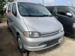 Toyota HiAce 2005 Silver