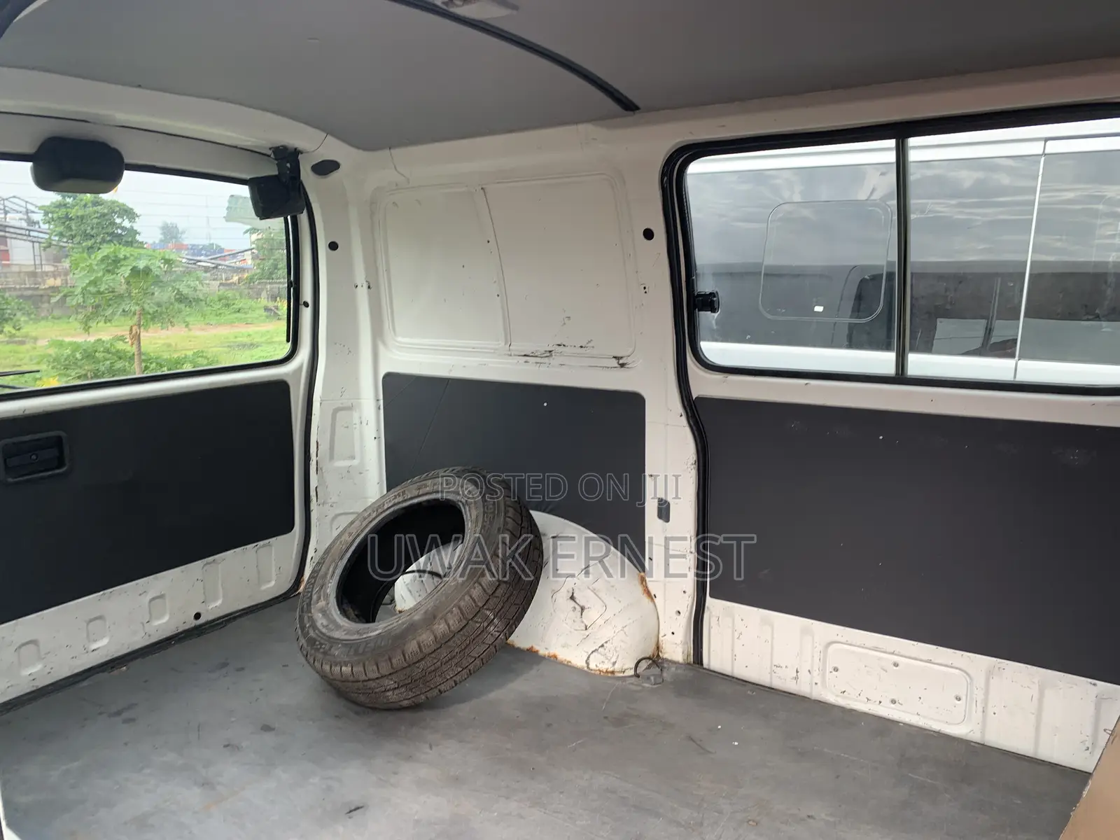 Toyota HiAce 2003 White