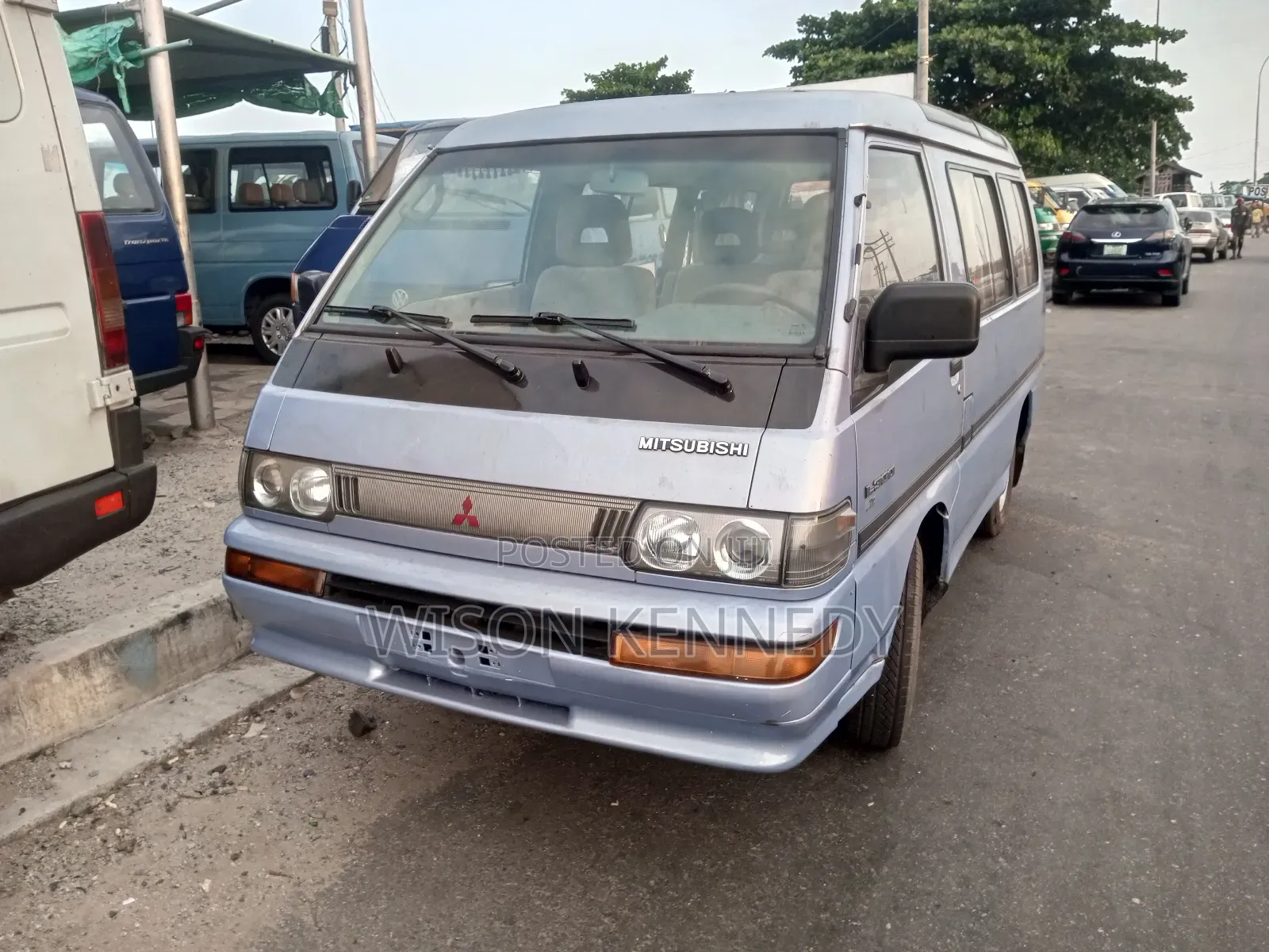 Mitsubishi L300 2006 Blue
