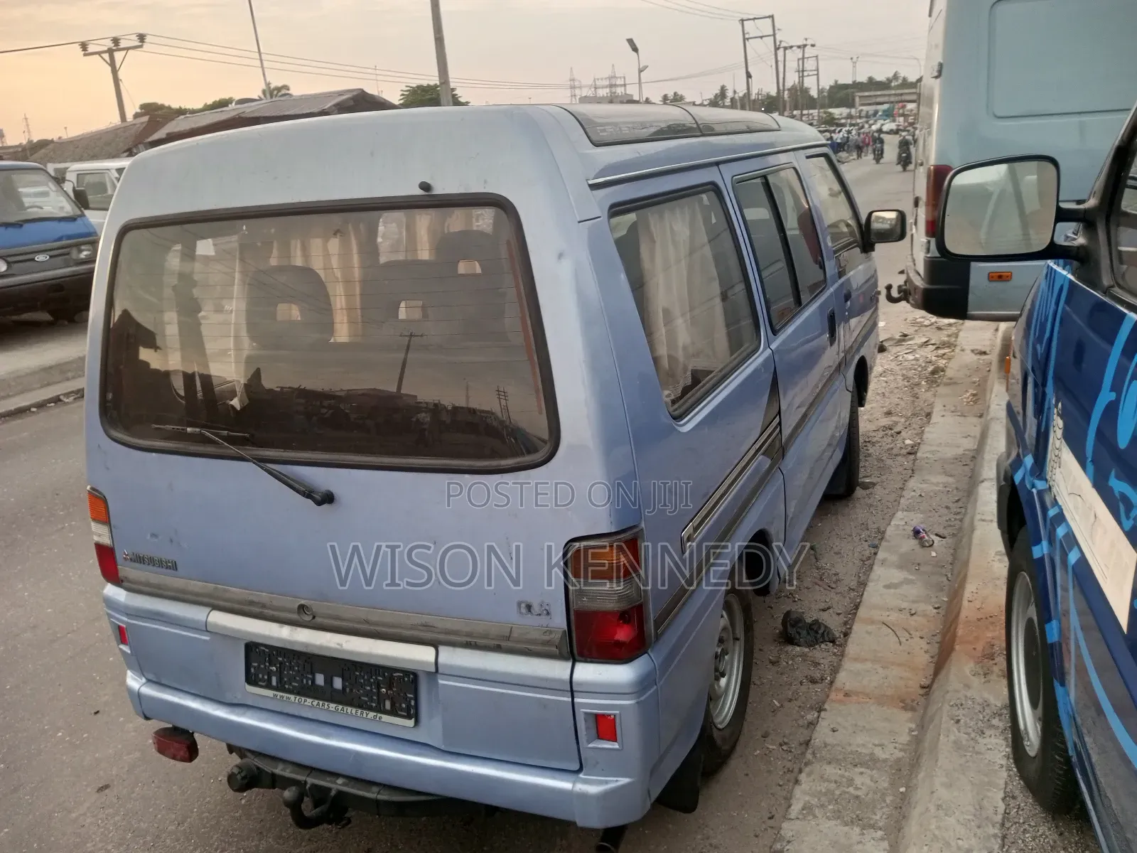 Mitsubishi L300 2006 Blue