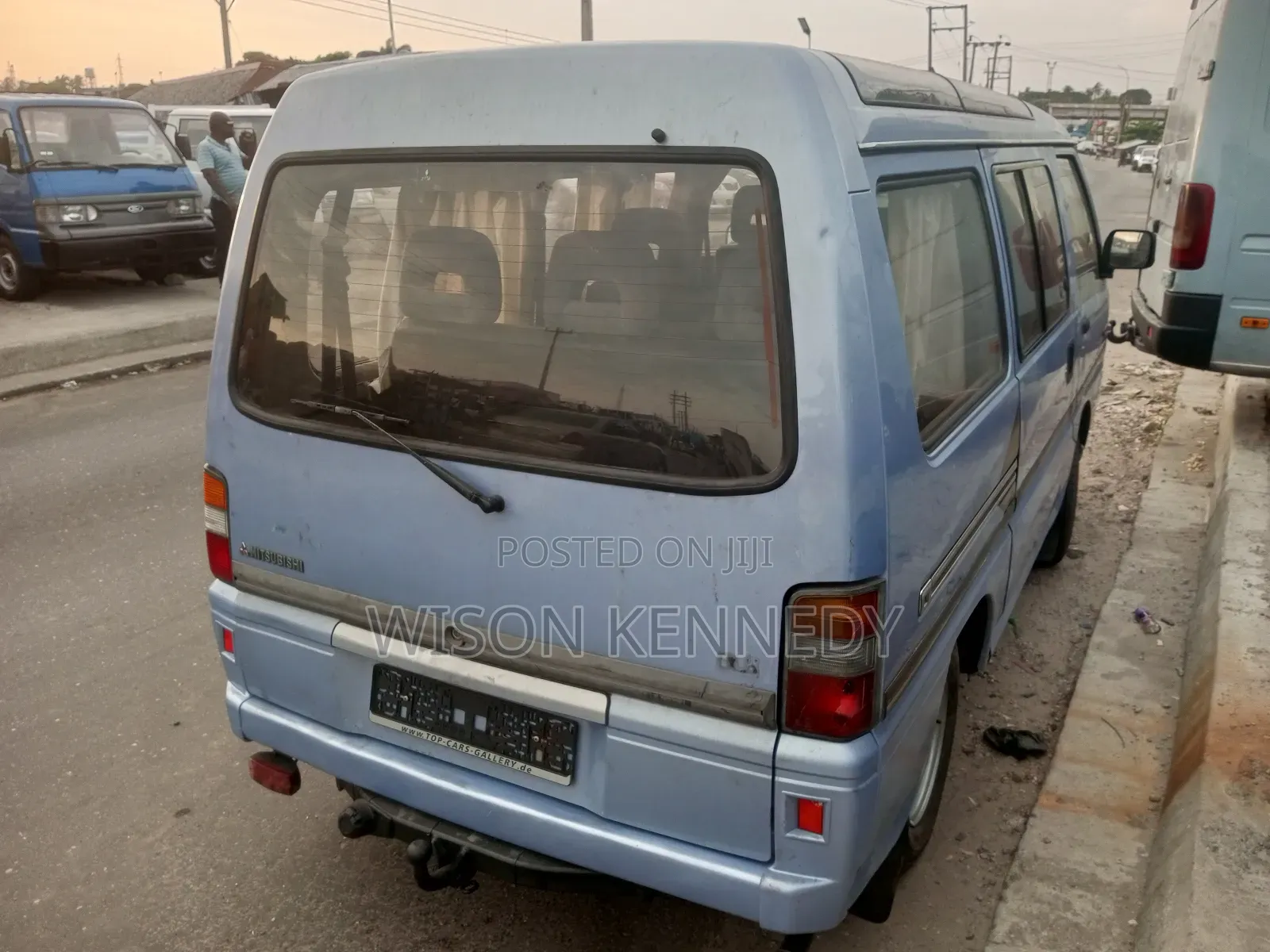 Mitsubishi L300 2006 Blue