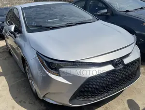 Toyota Corolla LE 2023 Silver