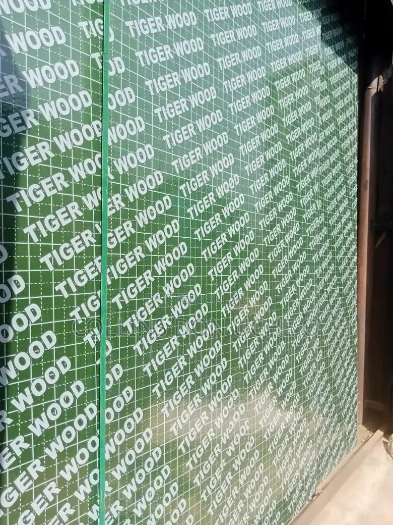18mm Marine Board 4ftx8ft