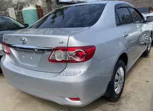 Toyota Corolla LE Special Edition 4dr Sedan (1.8L 4cyl 4A) 2013 Silver