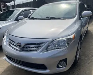 Toyota Corolla LE Special Edition 4dr Sedan (1.8L 4cyl 4A) 2013 Silver