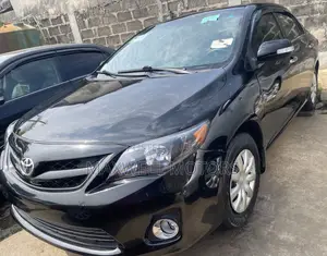 Toyota Corolla LE 4dr Sedan (1.8L 4cyl 4A) 2013 Black