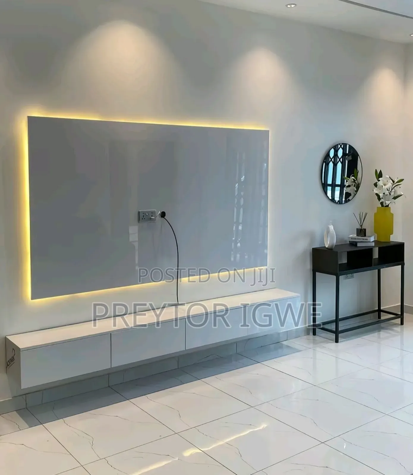 Simple Tv Console
