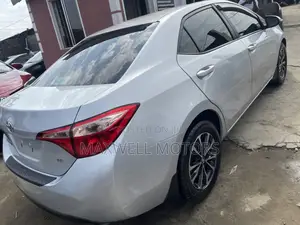 Toyota Corolla LE (1.8L 4cyl 2A) 2018 Silver