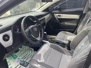 Toyota Corolla LE (1.8L 4cyl 2A) 2018 Silver