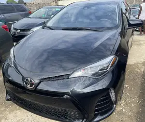 Toyota Corolla XLE (1.8L 4cyl 2A) 2019 Black
