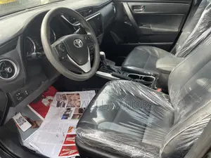 Toyota Corolla XLE (1.8L 4cyl 2A) 2019 Black