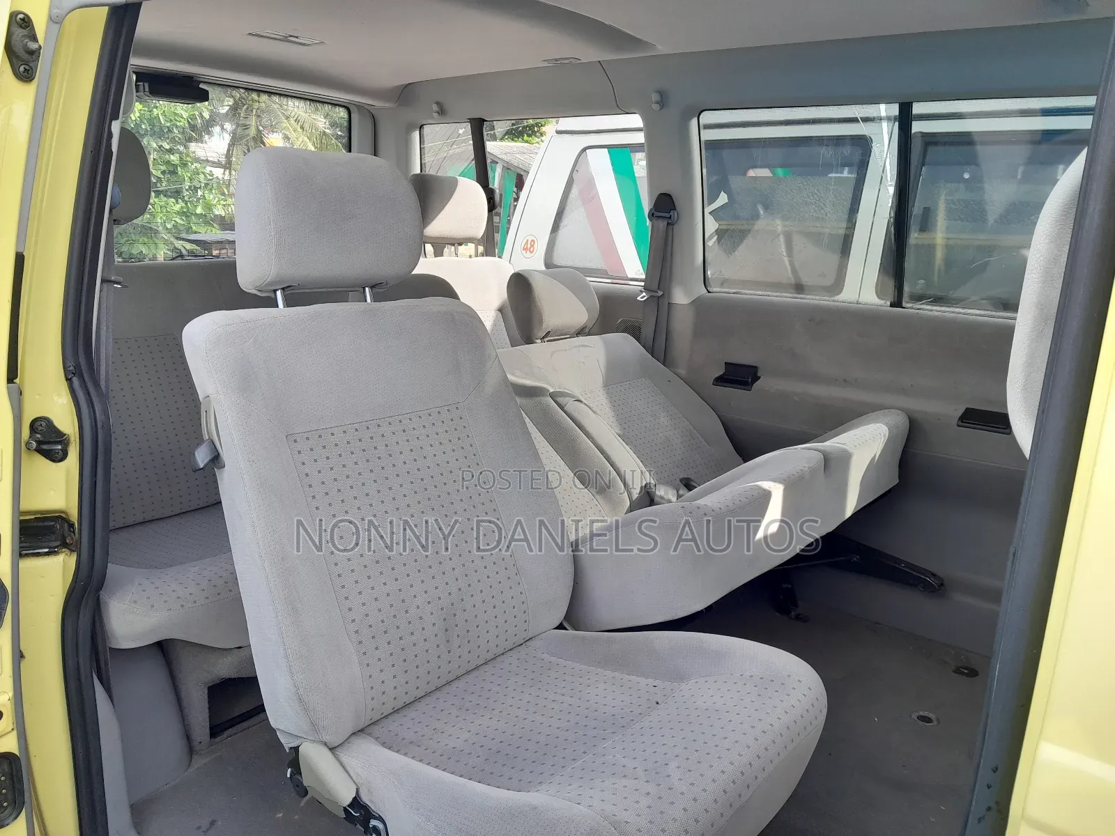 Volkswagen Transporter 2005 Yellow