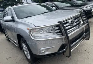 Toyota Highlander SE 3.5L 4WD 2013 Silver