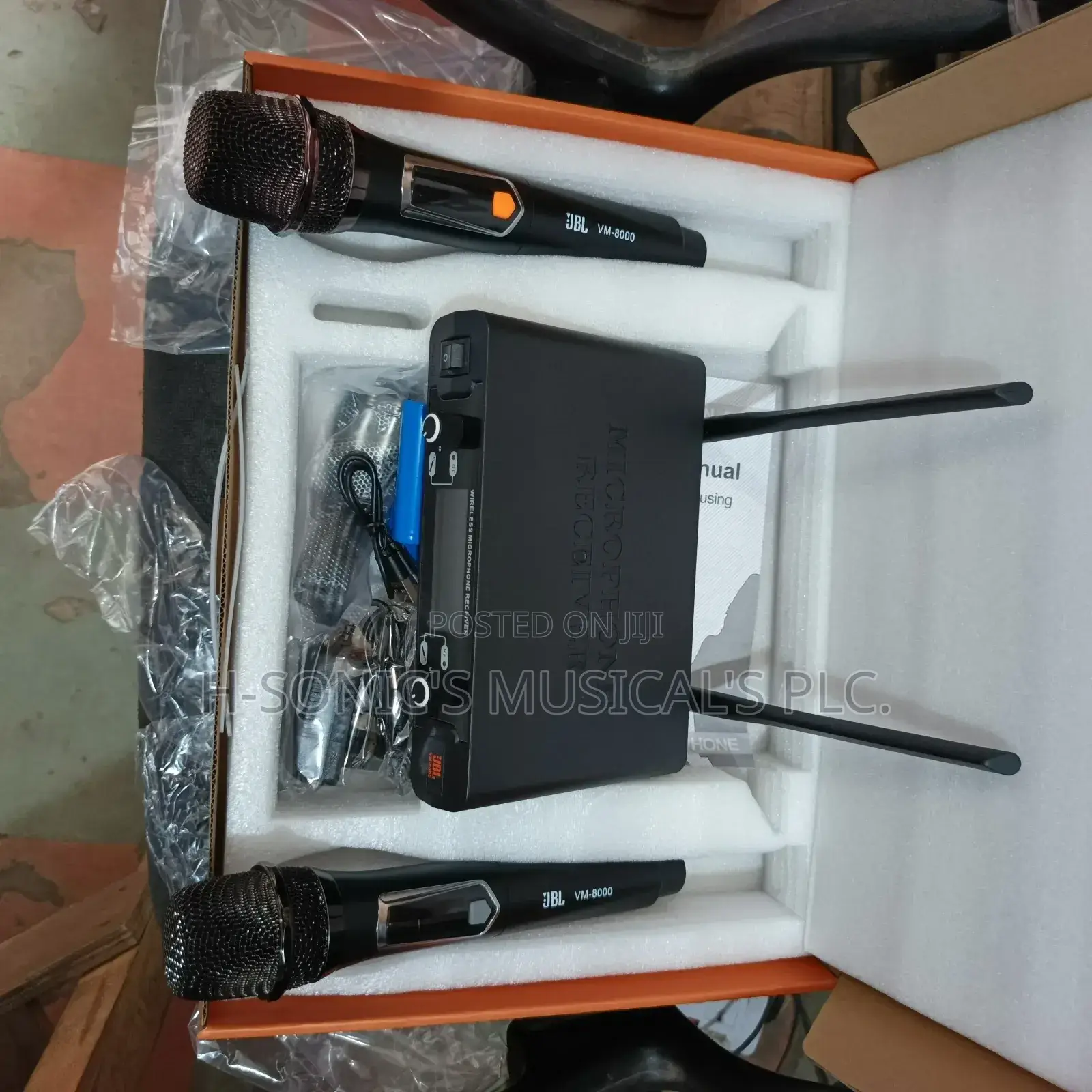 Professional JBL Vm-8000 Wireless Microphone.