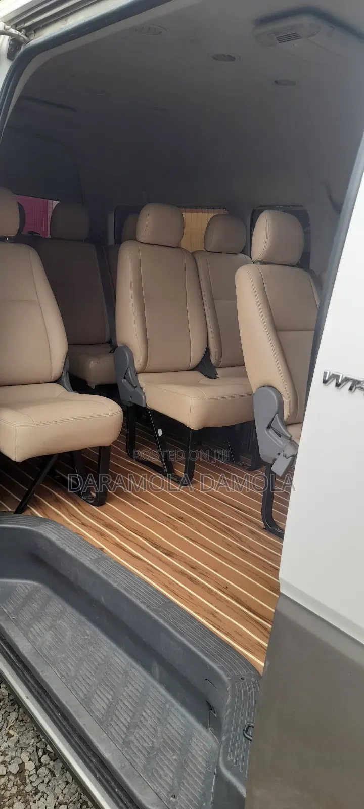 Toyota HiAce 2018 Gold
