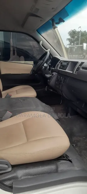 Toyota HiAce 2018 Gold