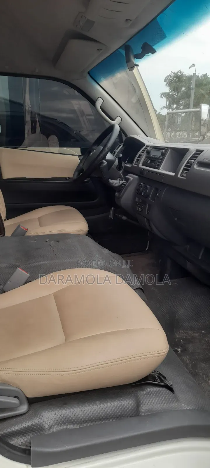 Toyota HiAce 2018 Gold