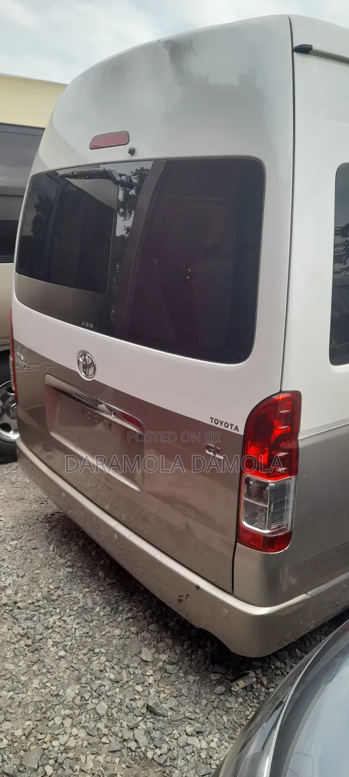 Toyota HiAce 2018 Gold