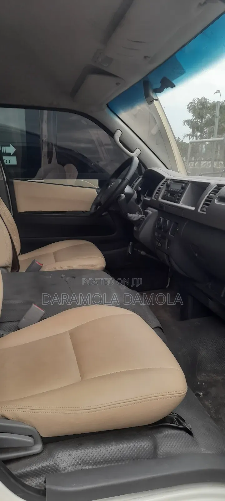 Toyota HiAce 2018 Gold