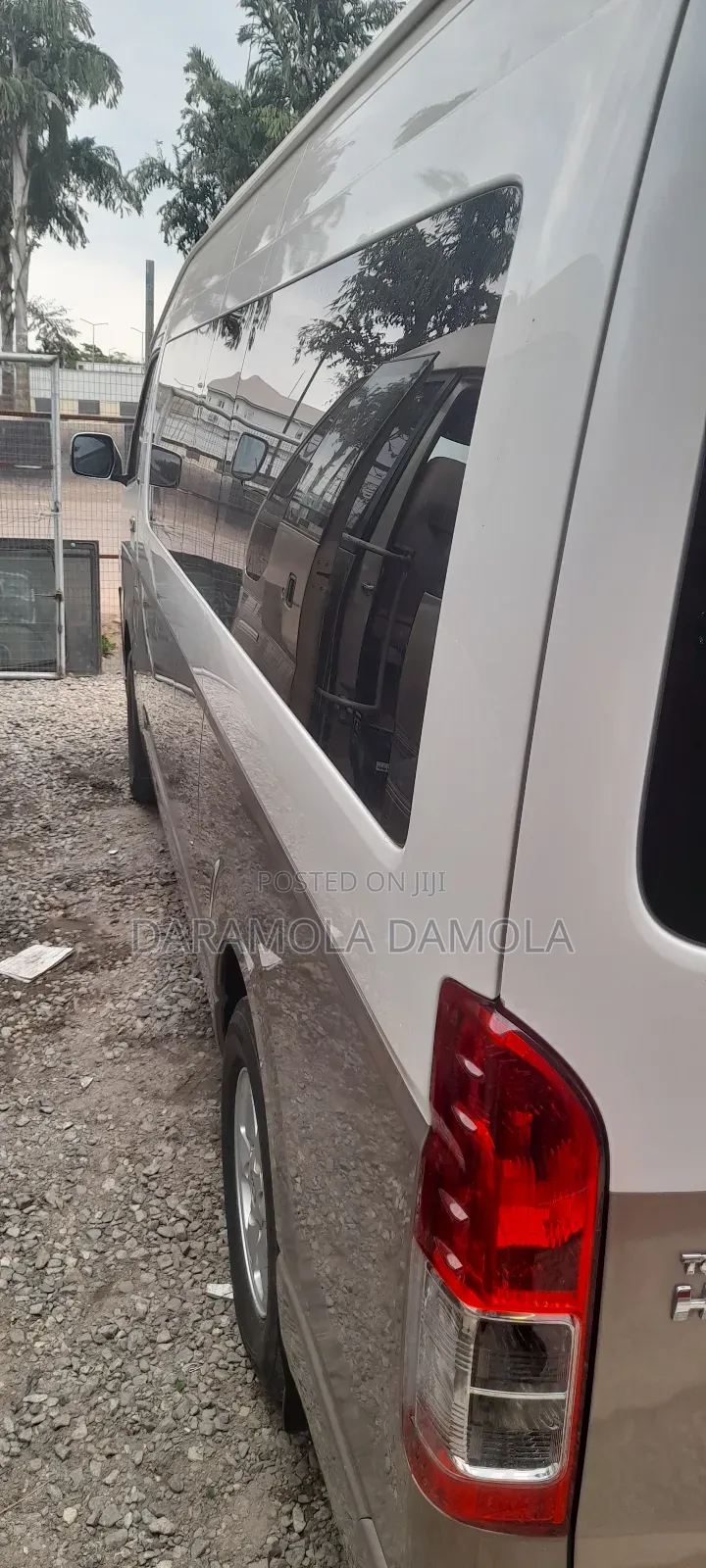 Toyota HiAce 2018 Gold