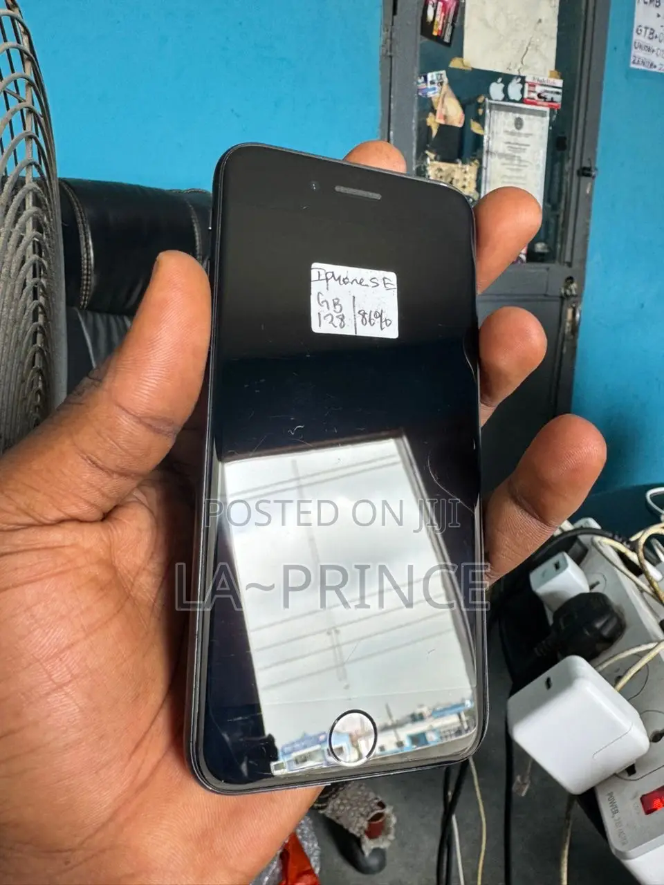Apple iPhone SE (2020) 128 GB Black