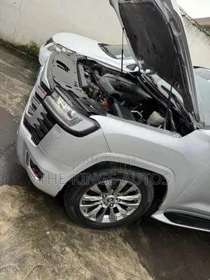 Toyota Land Cruiser 2023 Silver