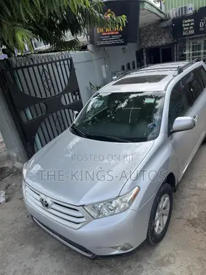 Toyota Highlander 3.5L 4WD 2013 Silver