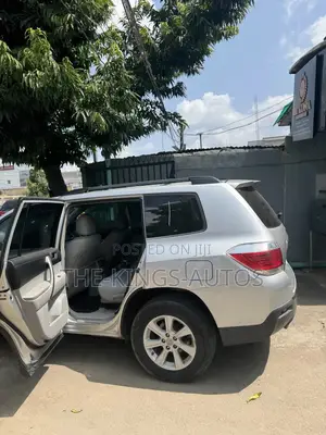 Toyota Highlander 3.5L 4WD 2013 Silver