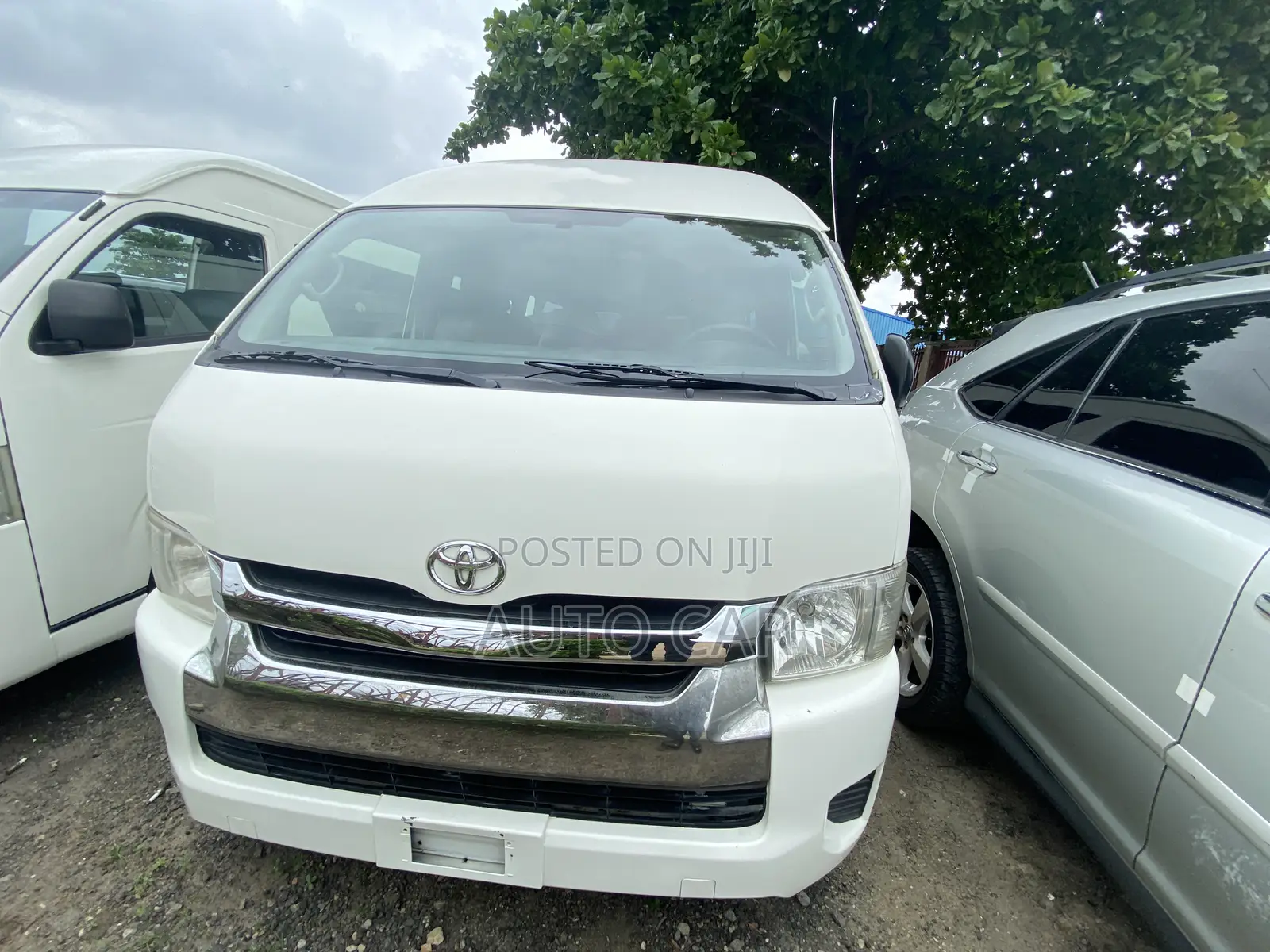 Toyota HiAce 2015 White