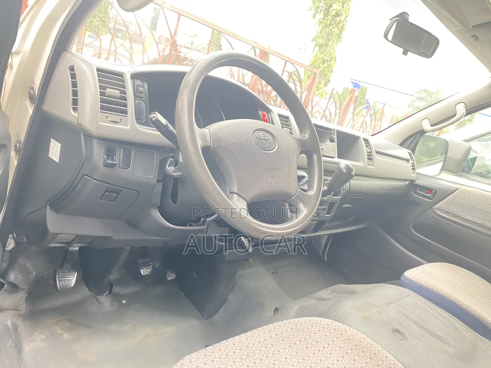 Toyota HiAce 2015 White