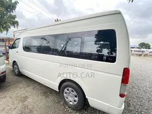 Toyota HiAce 2015 White