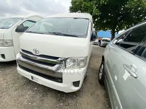 Toyota HiAce 2015 White