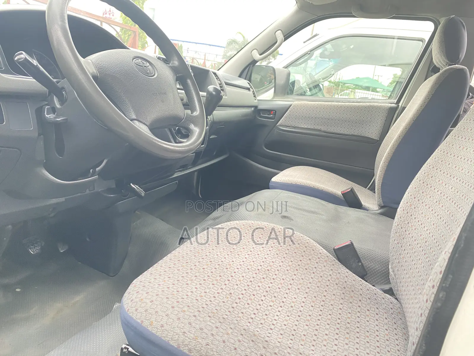 Toyota HiAce 2015 White