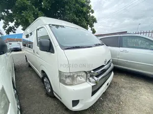 Toyota HiAce 2015 White