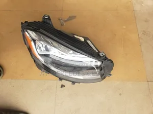 Mercedes-Benz GLC Non Charger Headlight Right Side