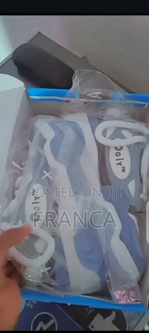 Photo - Boxed Unisex Sneakers Size 43